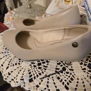 Life Stride Cream Women's Heels